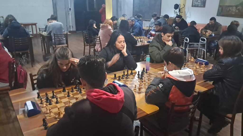 Jugar ajedrez en La Plata